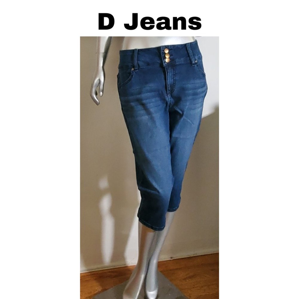 D Jeans Stretch Capri Jeans - Size 12, 3-Button Closure, Comfy & Stylish